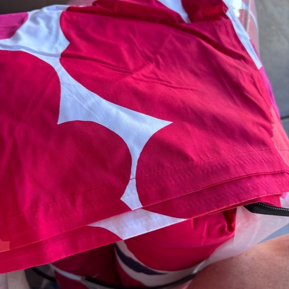 Marimekko Unikko Red Comforter Set - Full - Queen
Cotton, Percale Cotton - Picture 9 of 12